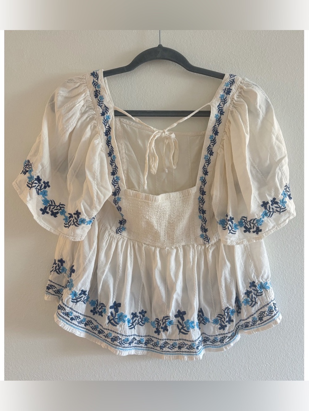Old Navy White Blue Boho Peasant Embroidered Blouse Medium - Picture 2 of 7